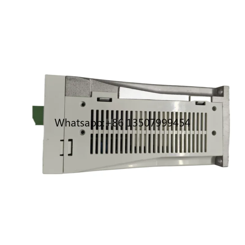 

Hot Offer AX9000TS-U1 AX9000TS-U2 AX9000TS-U3 High Efficiency Servo Driver for Industrial Automation Machinery Speed Adjustment