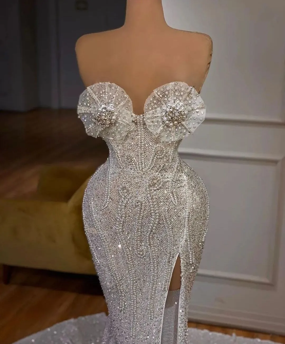 Luxury Wedding Dress Strapless Sleeveless V Neck Sexy Sequins Pearls Beaded Appliques Side Slit Vestido De Novia Size Customized
