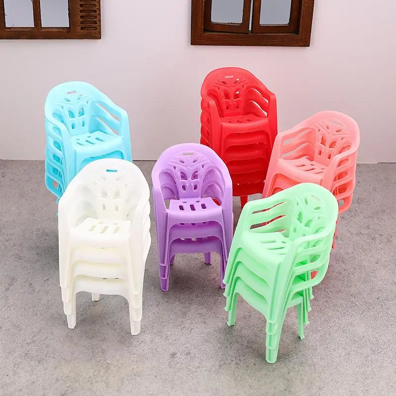 Mini Support d'articles miniatures, fauteuil, chaises à dossier en plastique pour maison de poupée 1/6, accessoires, meubles de poupée, cadeaux pour enfants, 4 pièces