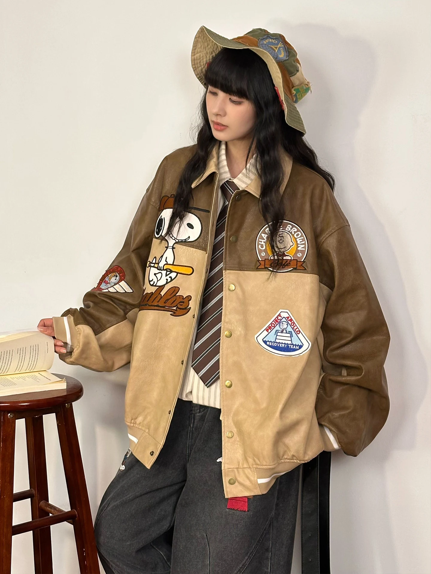 

Оригинальная американская ретро-куртка с милой мультяшной вышивкой и пэчворком из кожи, модная брендовая женская верхняя одежда из полиэфирного волокна