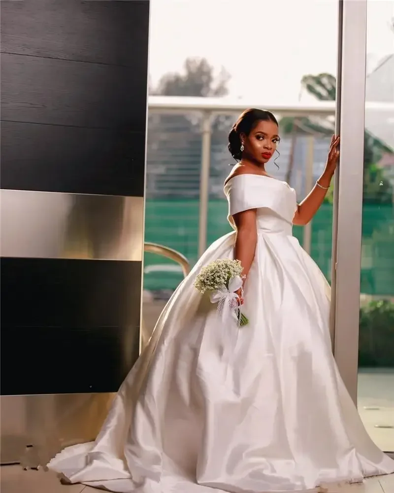 ที่กําหนดเองElegant Plusขนาดชุดบอลชุดแต่งงานชุดเซ็กซี่ปิดไหล่ผ้าซาตินสีขาวSaudi Arabianเจ้าสาว 2021