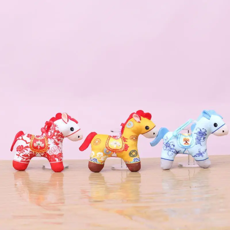 1 Stücke 2026 Jahr des Pfers Maskottchen Anhänger Dekoration Plüschtier Viel Glück Chinesisches Rotes Pony Weiche Puppe Schlüsselanhänger Mädchen Junge Geschenk