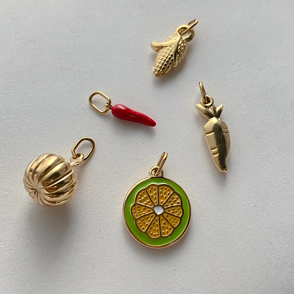 EMANCO Goldfarbene Edelstahl-Anhänger im natürlichen Stil mit Gemüse- und Fruchtmotiven wie Karotte, Chili, für DIY-Halsketten und Schmuckherstellung. – Detail 8