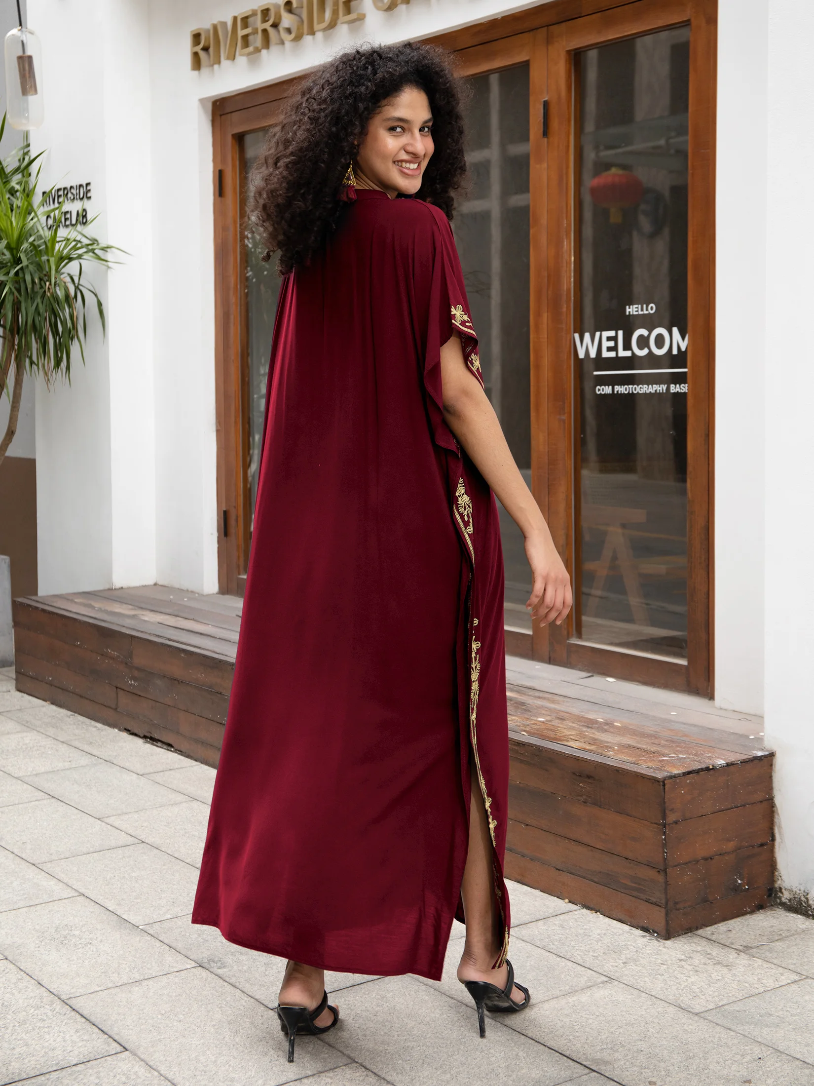 Red Embroidered Sexy V Neck Women Half Sleeve Black Kaftan Robe Long Dress Holiday Relaxed Beach Wear Moo Moo Dresses Q1667