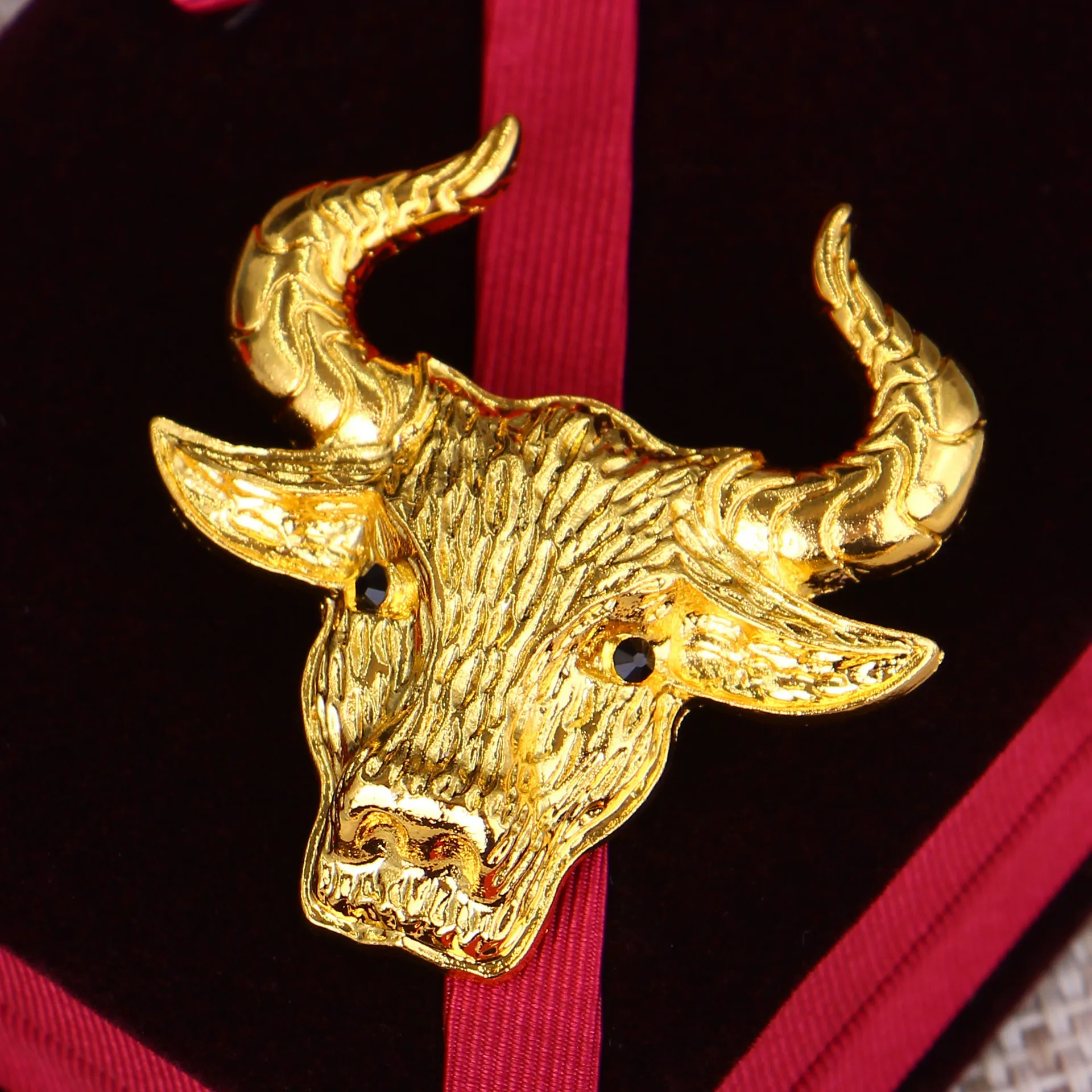 New Domineering Cow Head Brooch 12 Zodiac Ugly Cow Animal Corsage Men's Suit Year Accessories Pin 2pcs/bag