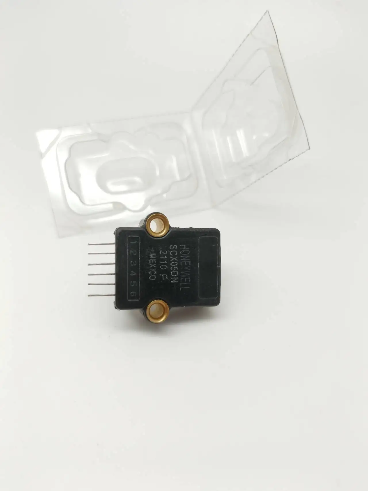 SCX05DN Honeywell Sensor is used in medical equipment, barometry and computer peripherals. This Precision Temperature Sensor is