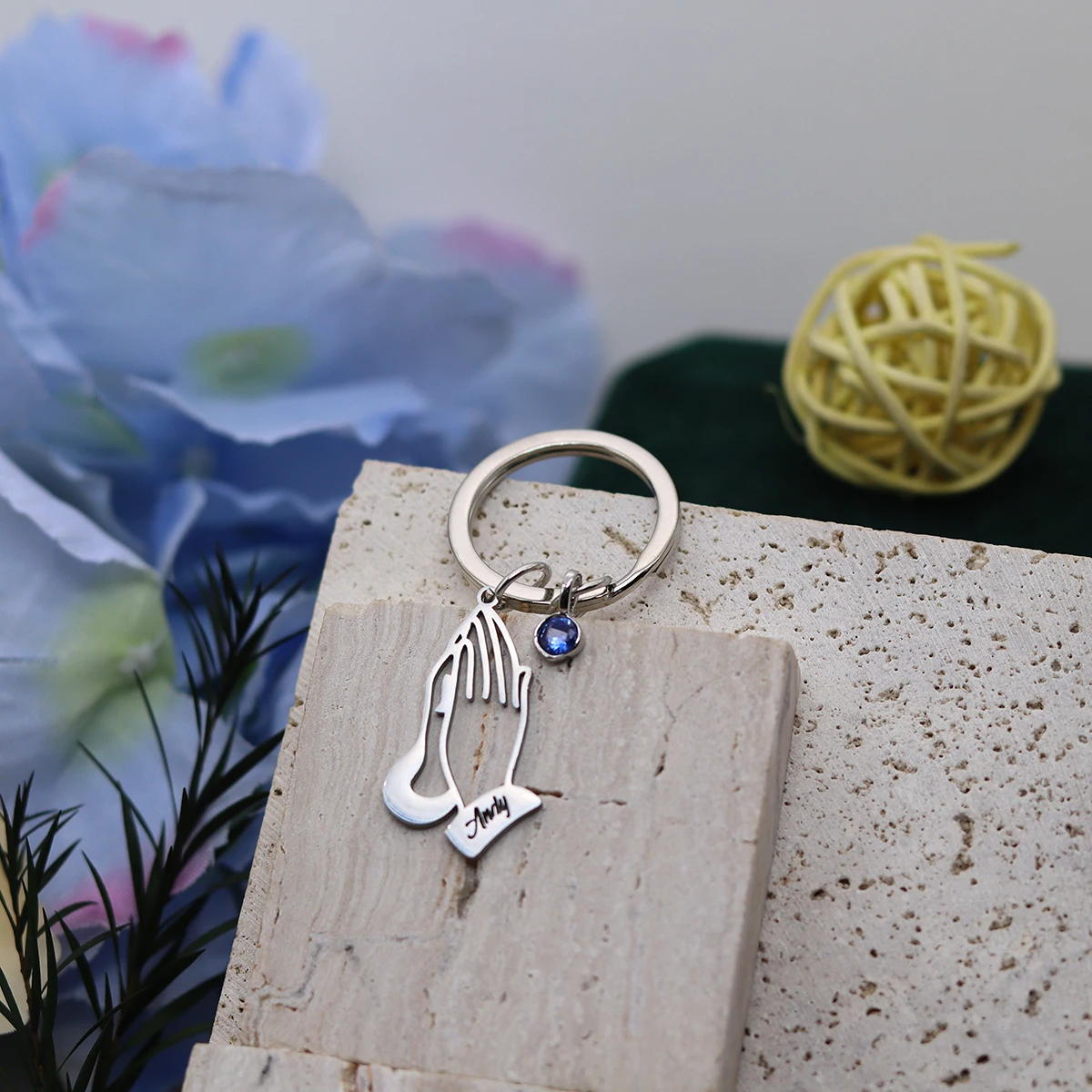 

Customized Stainless Steel Praying Hands Pendant Keychain Engraved Cartoon Jewelry Men Gifts Women Gifts