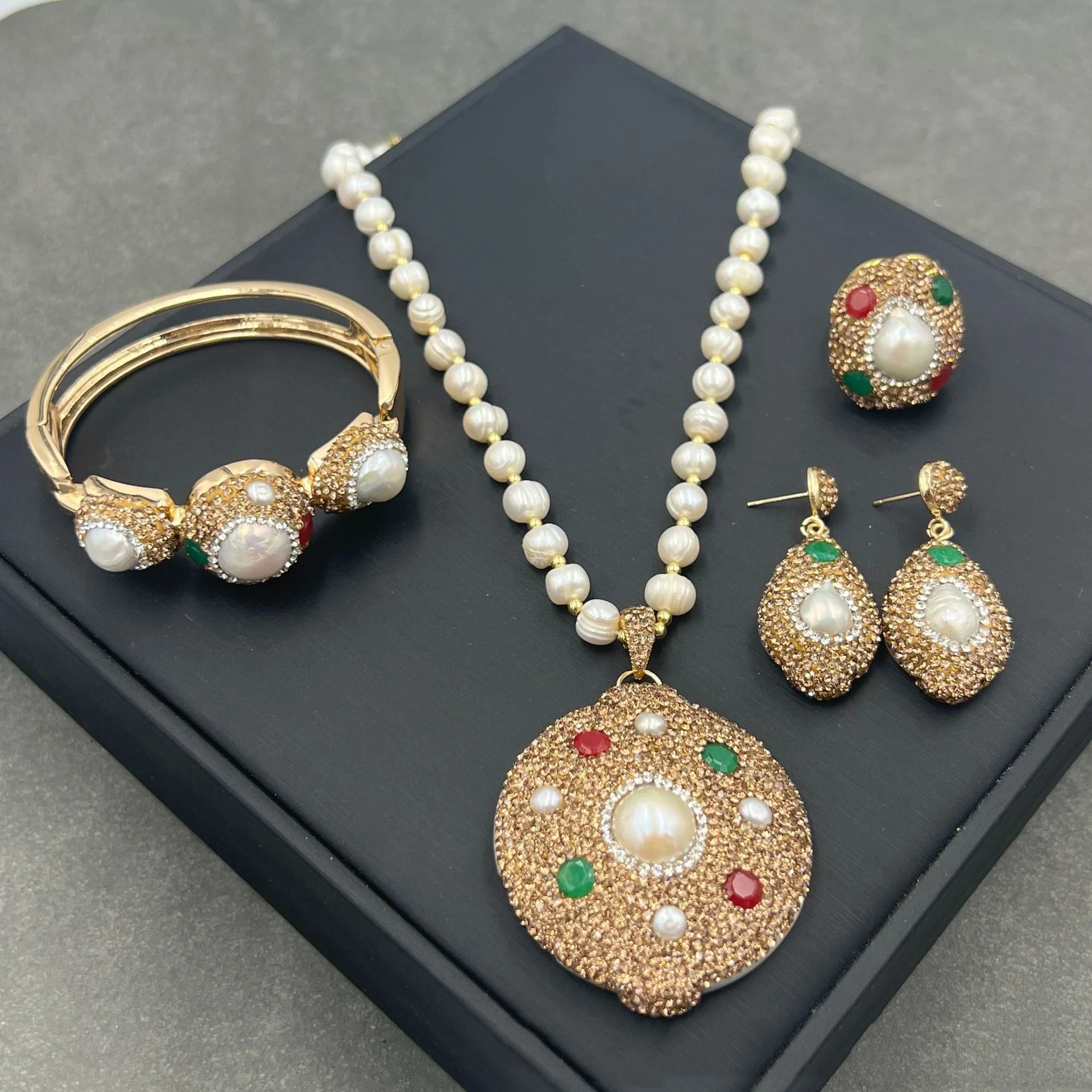 

ST040 Natural Freshwater Pearl Exquisite And Fashionable Vintage Style Color Preserving Electroplating High End Jewelry Set