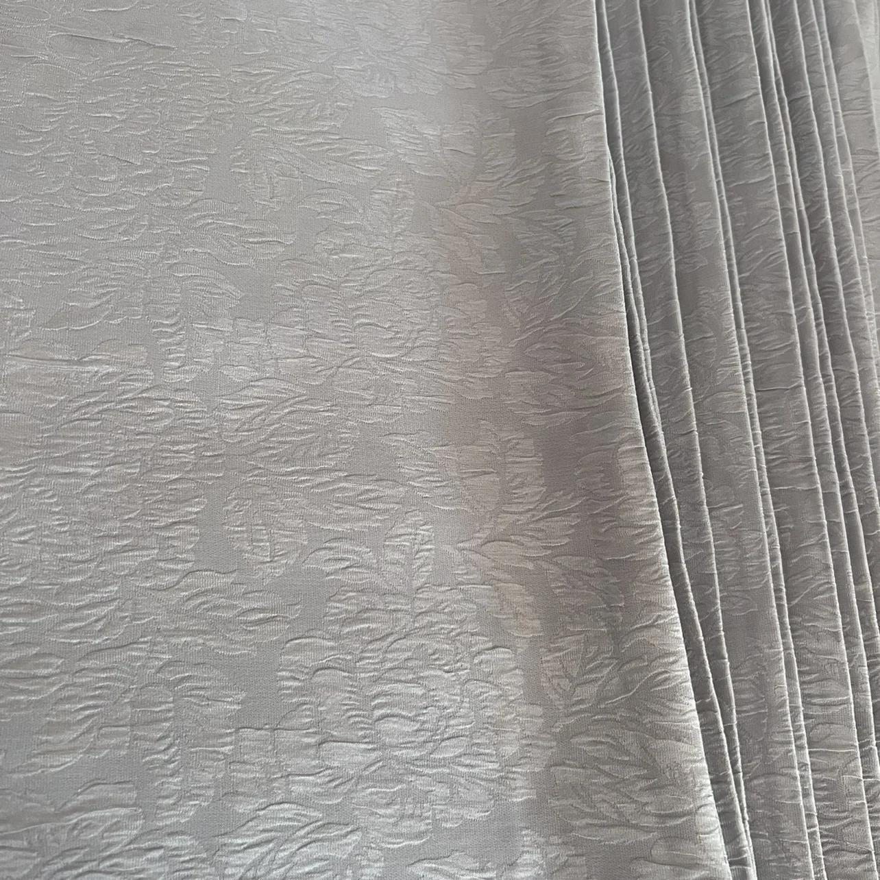 1 meter 100% Mulberry Silk 23 momme Heavy Guale Creep Silk Fabric Light Gray Floral Color 110cm 43