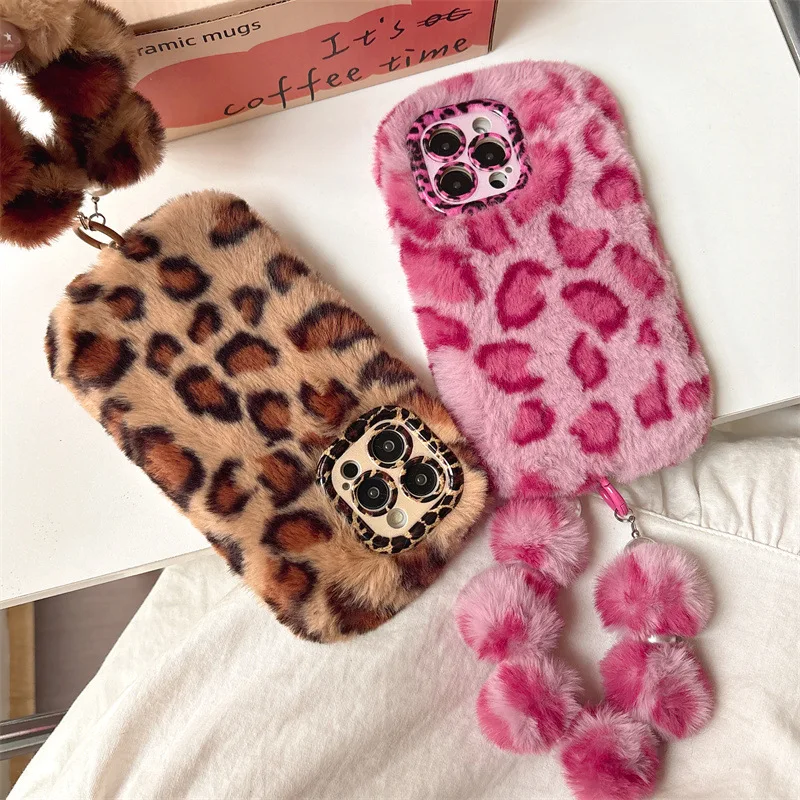 Mode Leopard Pelzigen Plüsch Objektiv Halterung Mit Armband Telefon Fall Für iPhone 17 Air 15 14 13 12 11 16 Pro Max stoßfest Abdeckung
