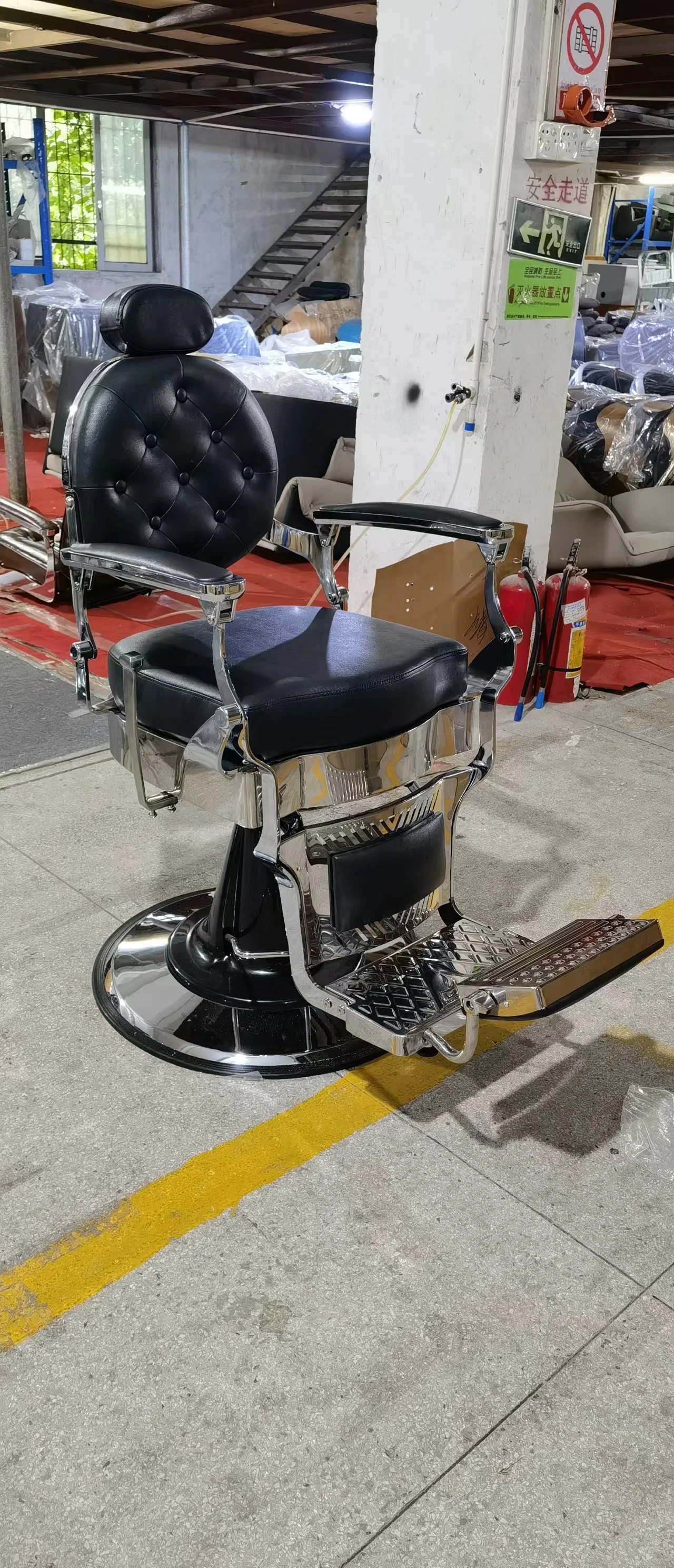 Heavy Duty Sliver Old Style Barber Chair Salon Chair Royal  Can Hold 400kgs Weight