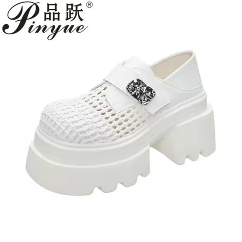 

Женские плетеные и перфорированные лоферы, новые летние тапочки, маленькие кожаные туфли на толстой подошве 10 см, увеличивающие рост.