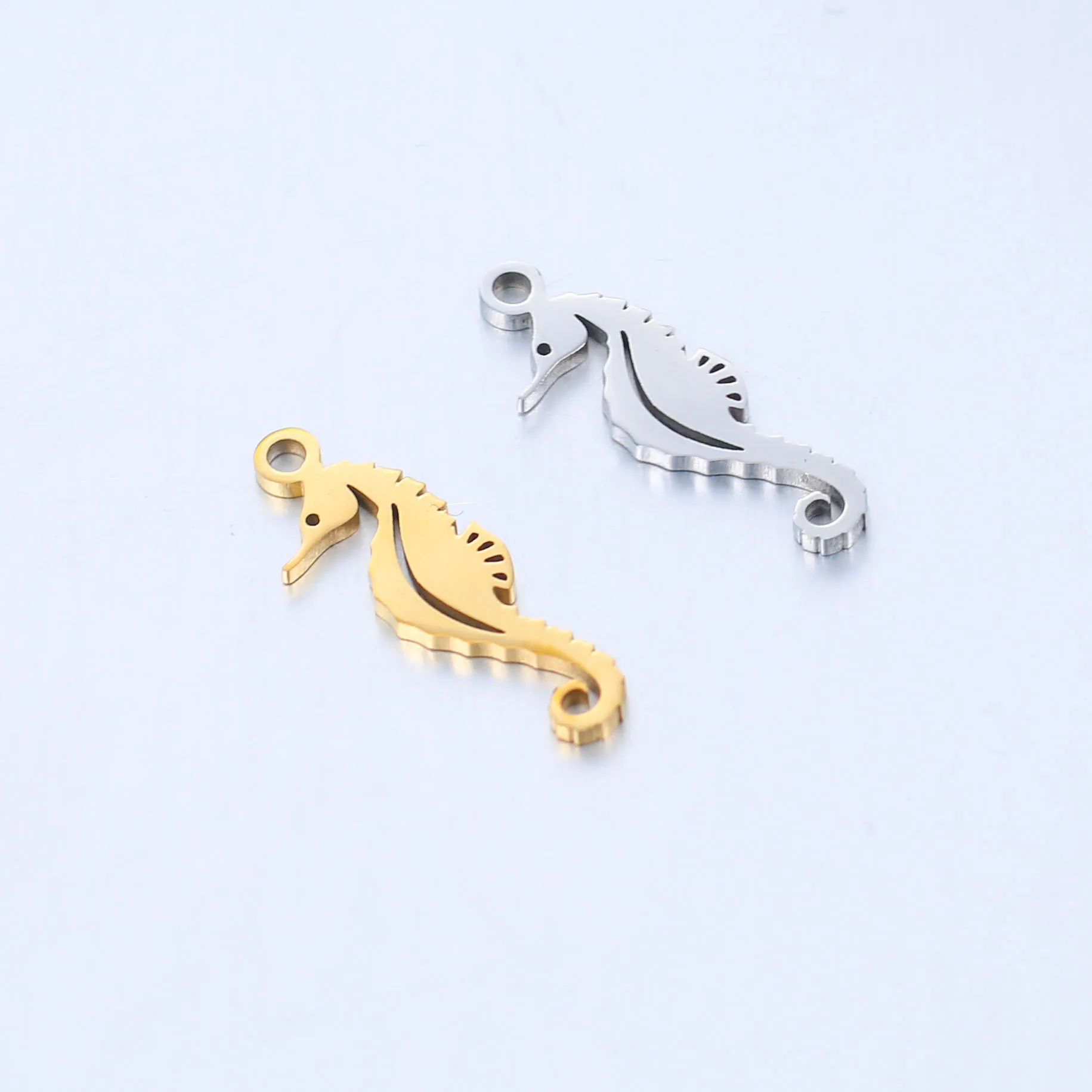 

Kitykiss Stainless Steel Polished Hollow-Out Seahorse Pendant Tropical Sea Creature DIY Jewelry Findings
