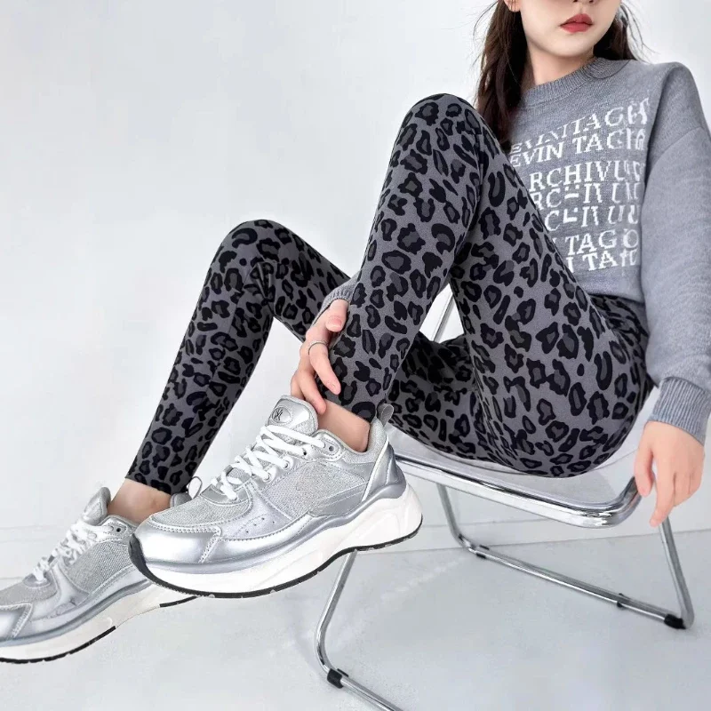 เลกกิ้งลายเสือดาวสำหรับฤดูใบไม้ร่วงและฤดูหนาว กางเกงกำมะหยี่ผู้หญิง ความยาวระดับข้อเท้า เอวสูง ทรงเข้ารูป ยืดหยุ่น อุ่นสบาย เหมาะสำหรับโยคะและเล่นกีฬา