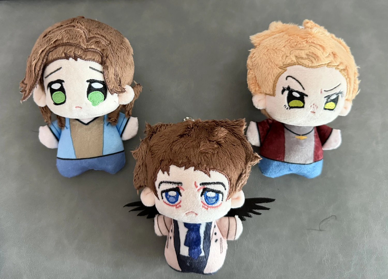 10 cm große gefüllte Castiel-Engelsflügel-Plüschtiere, Sam Dean Winchester Plüschpuppen, Rucksackanhänger, Schlüsselanhänger, Geburtstags- und Weihnachtsgeschenk – Detail 2