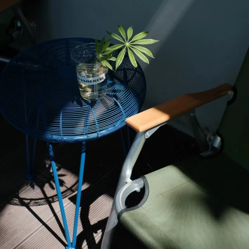 Nordic Klein Blue Accent Stool Artistic Metal Side Table Fan Design Sofa Storage Rack Modern Designer End Tables for Living Room