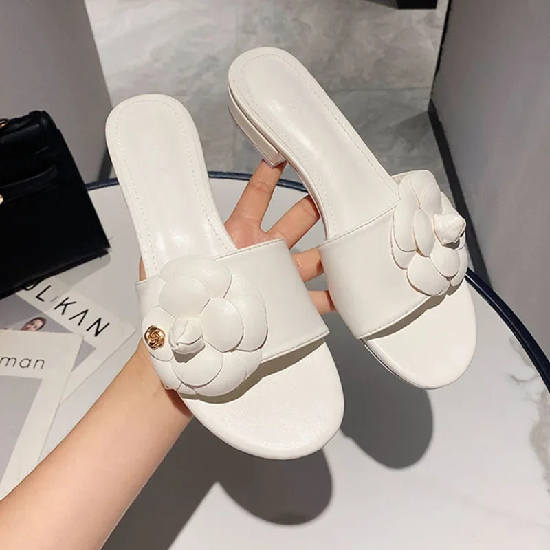 Designer Camellia Flower Slippers Women 2021 Sandalias Summer Lazy Shoes Ladies Ins Low Heels Metal Camellia Floral Slides Mujer