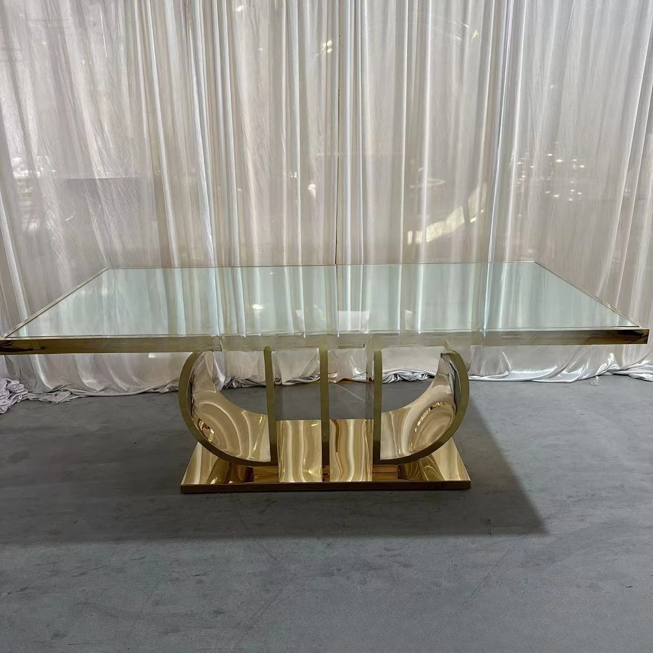 

Mirror Glass Stainless Steel Electroplated Titanium Dining Table Groom and Bride Table Hotel Wedding Supplies Banquet Table Osun