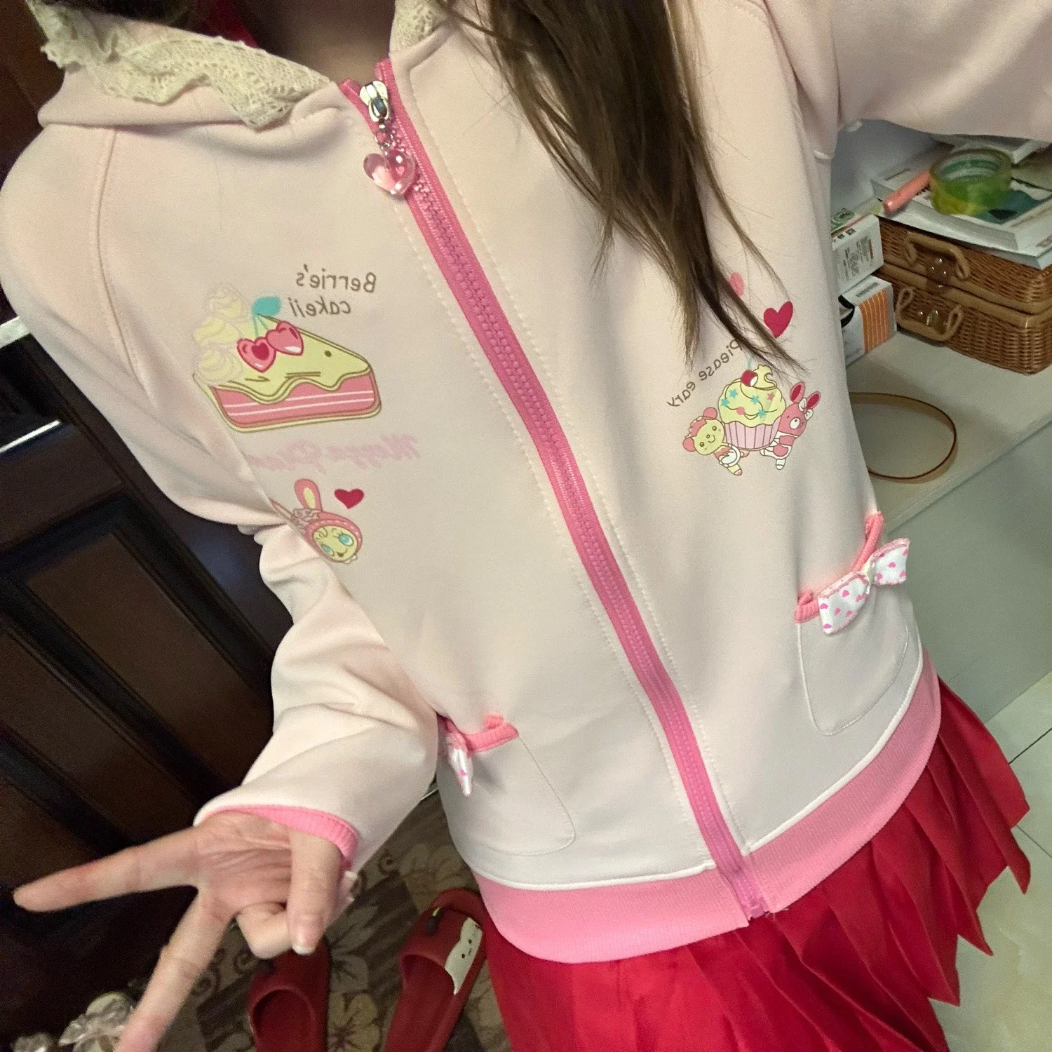 เสื้อฮู้ดดี้สไตล์ญี่ปุ่นน่ารัก ลายการ์ตูน มีกระเป๋าปะ แต่งระบาย นุ่มสบาย สไตล์สาวหวาน ซิปหน้า แฟชั่นน่ารัก ใส่ได้ทุกวัน สบายๆ แขนยาว