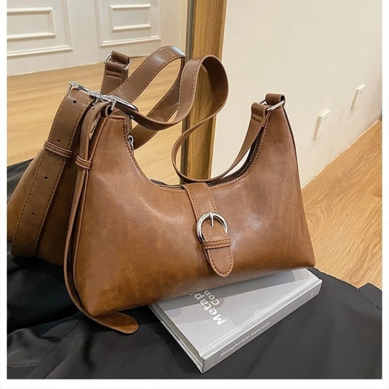 

Vintage Spacious Tote Large Capacity Shoulder Bag for Women Retro Crossbody Purse Elegant Day Night Bag Timeless Commuter Tote