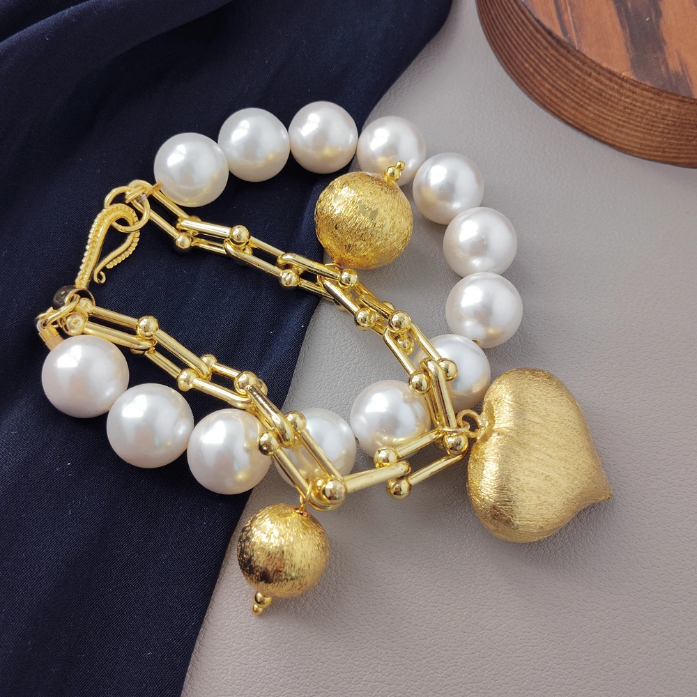 

YYGEM Unique New 13mm White Sea Shell Pearl 30mm Brushed Heart Charm Beaded Bracelet Jewelry