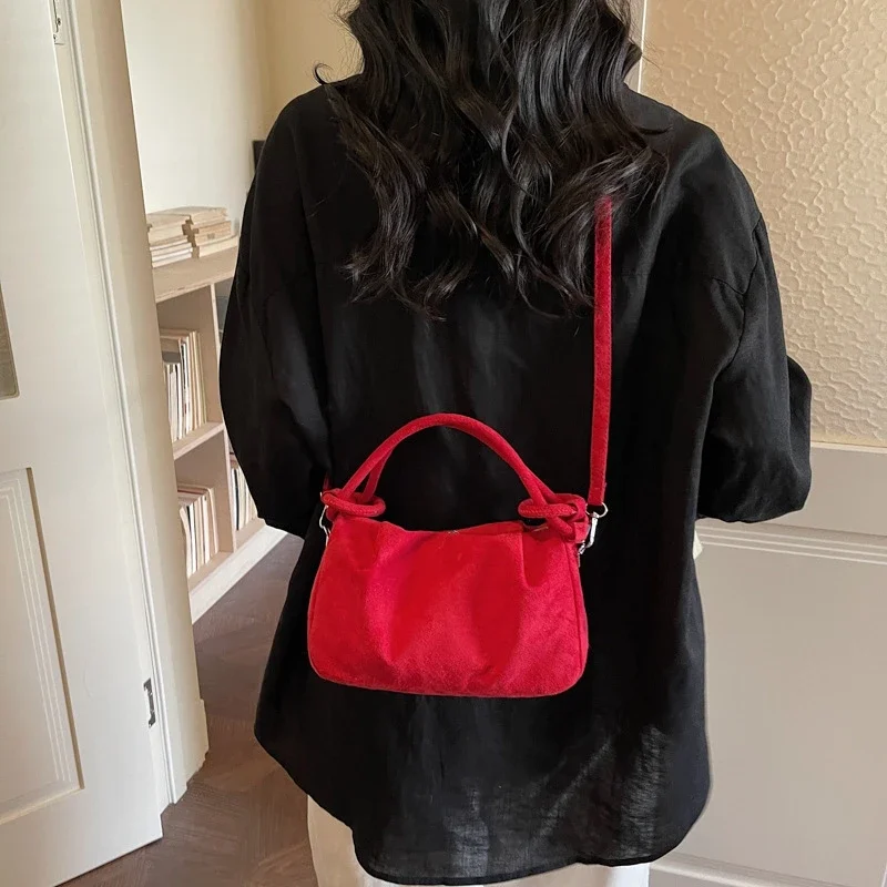 Einfache Umhängetasche aus Wildleder im Retro-Stil für Damen, modische Tragetasche, lässige, bequeme und vielseitige Schultertasche mit Textur, Pendler-Handtasche – Detail 3