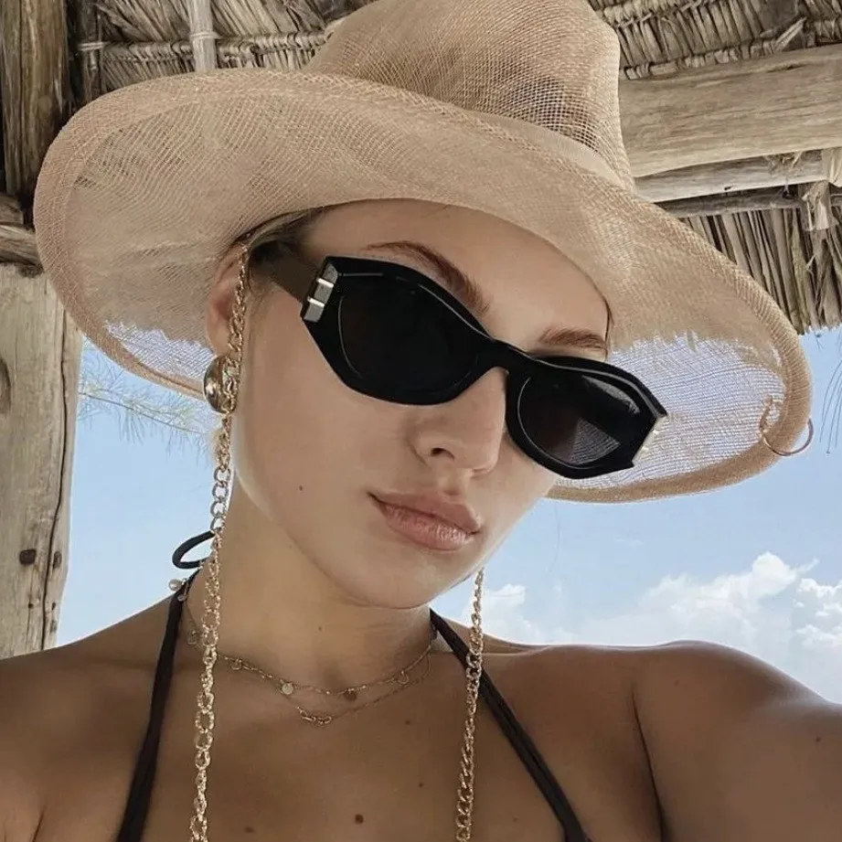 

Солнечные очки LeonLion неправильной формы для женщин, модные солнцезащитные аксессуары в небольшой оправе, для отдыха, пляжа