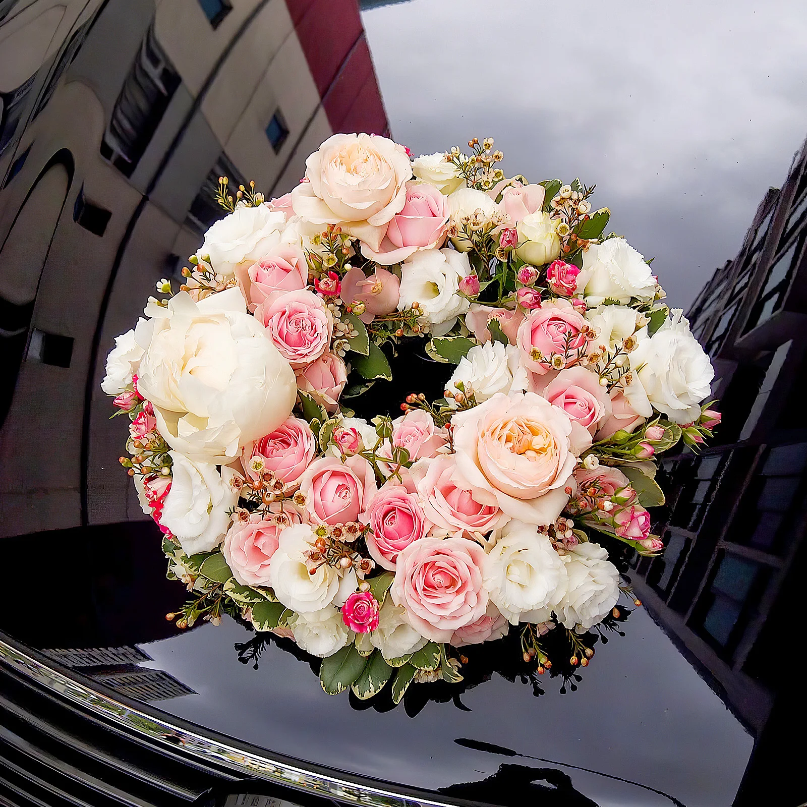 

Floral Foam Ring Suction Cup Base for Fresh Flower Arrangement Wedding Car Decoration 2pcs