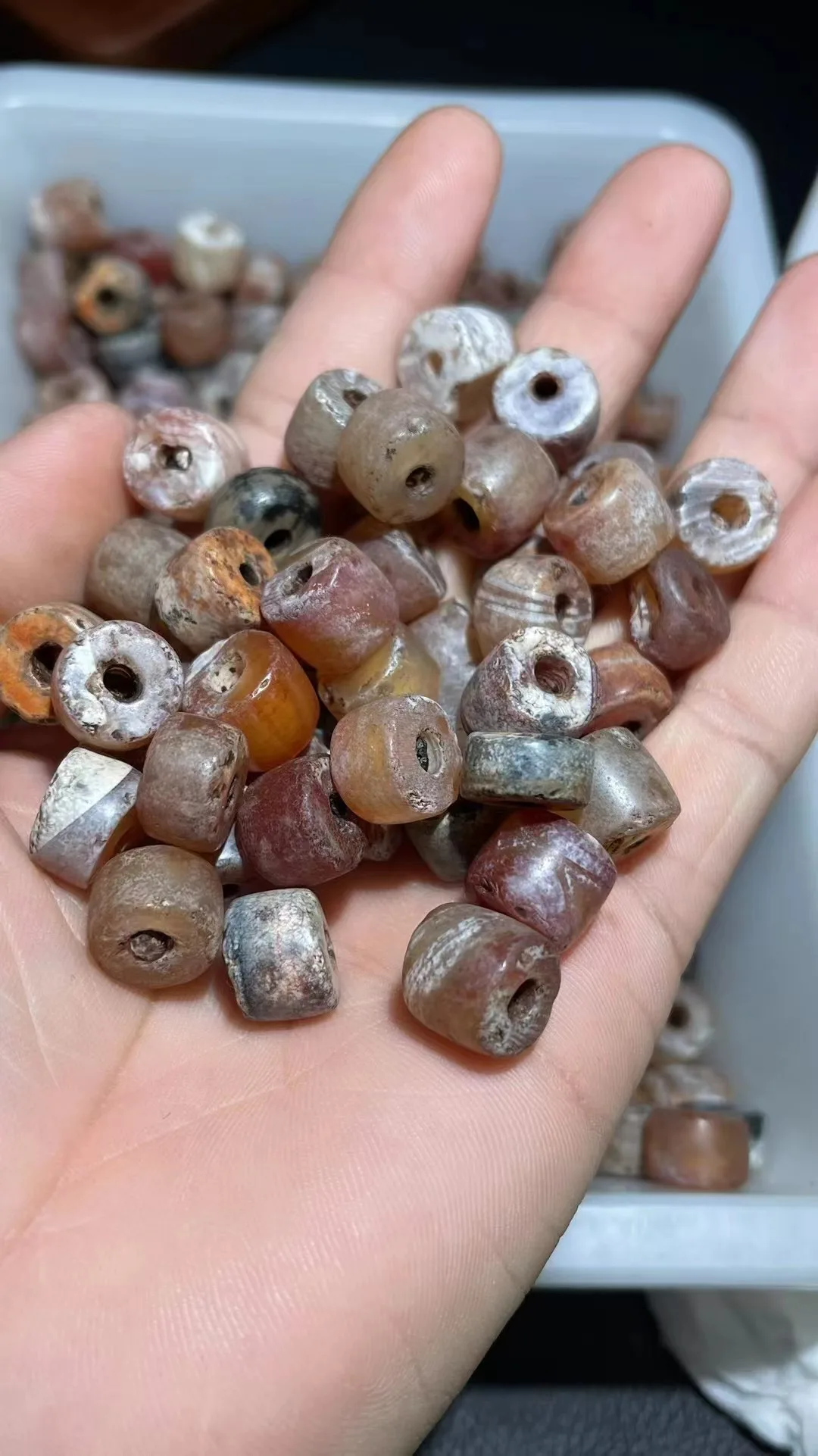 

1bag/lot Natural agate material accessories beads various shapes Sizes vary loose beads rotundity Cylindrical flying saucer diy