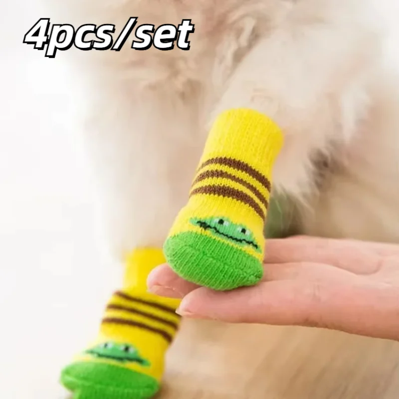 4pcs/set Winter Dog Socks Cute Pattern Foot Covers Warm Anti Slip Shoes Puppy Paw Protector Christmas Gift Puppy Cat Dogs