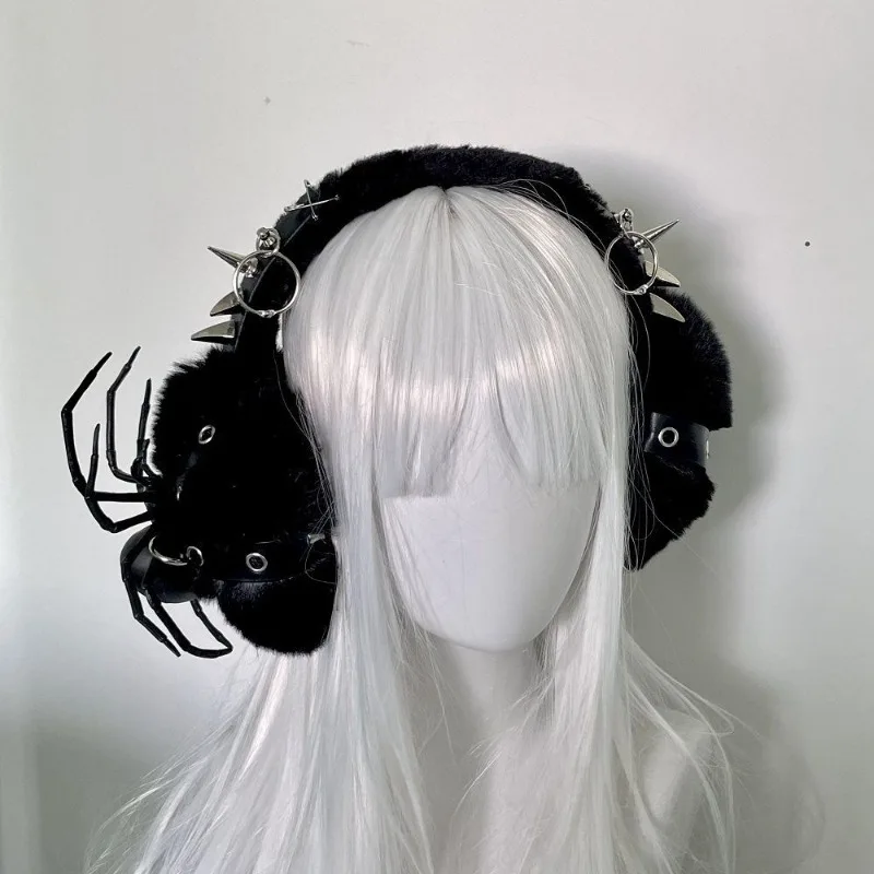 Neue handgemachte Venom Spider Plüsch Ohrenschützer dunkel schwarz Punk Nieten warme Subkultur Ohrenschützer faltbare Winter-Accessoires für Mädchen