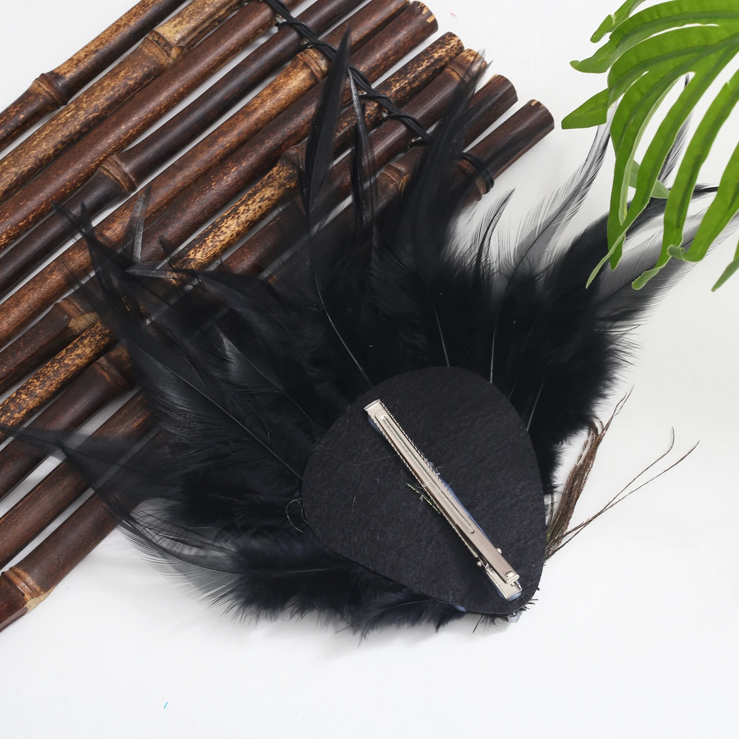 1 new contrasting peacock feather hair clip, retro Bohemian Indian hair accessory suitable for parties and concerts