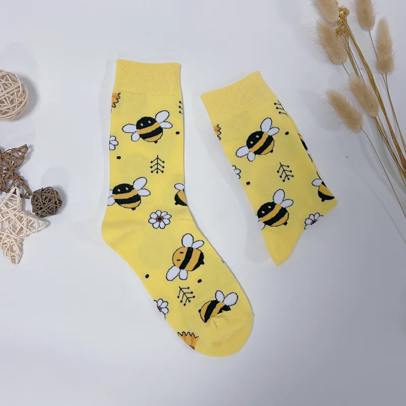 1 Pair Unisex Cartoon Bee Chasing Sunflower Fashion Trend Mid Calf Socks Suit In All Seasons For Daily