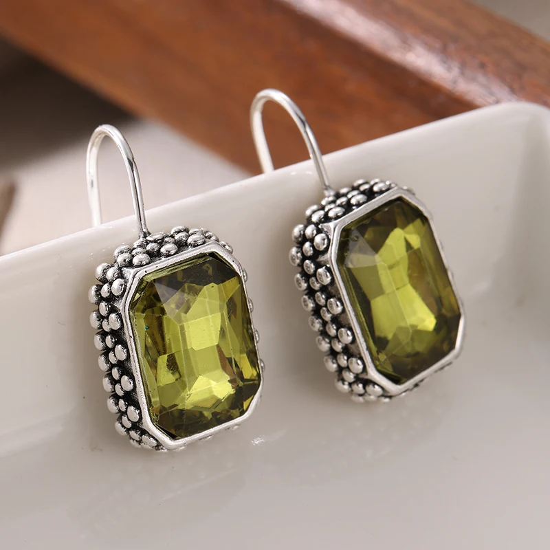 Vintage Eingelegte Olivgrüne CZ Hängeohrringe für Damen Trendige Silberfarbene Geometrische Alltags- und Party-Schmuckstücke Jubiläumsgeschenk – Detail 4