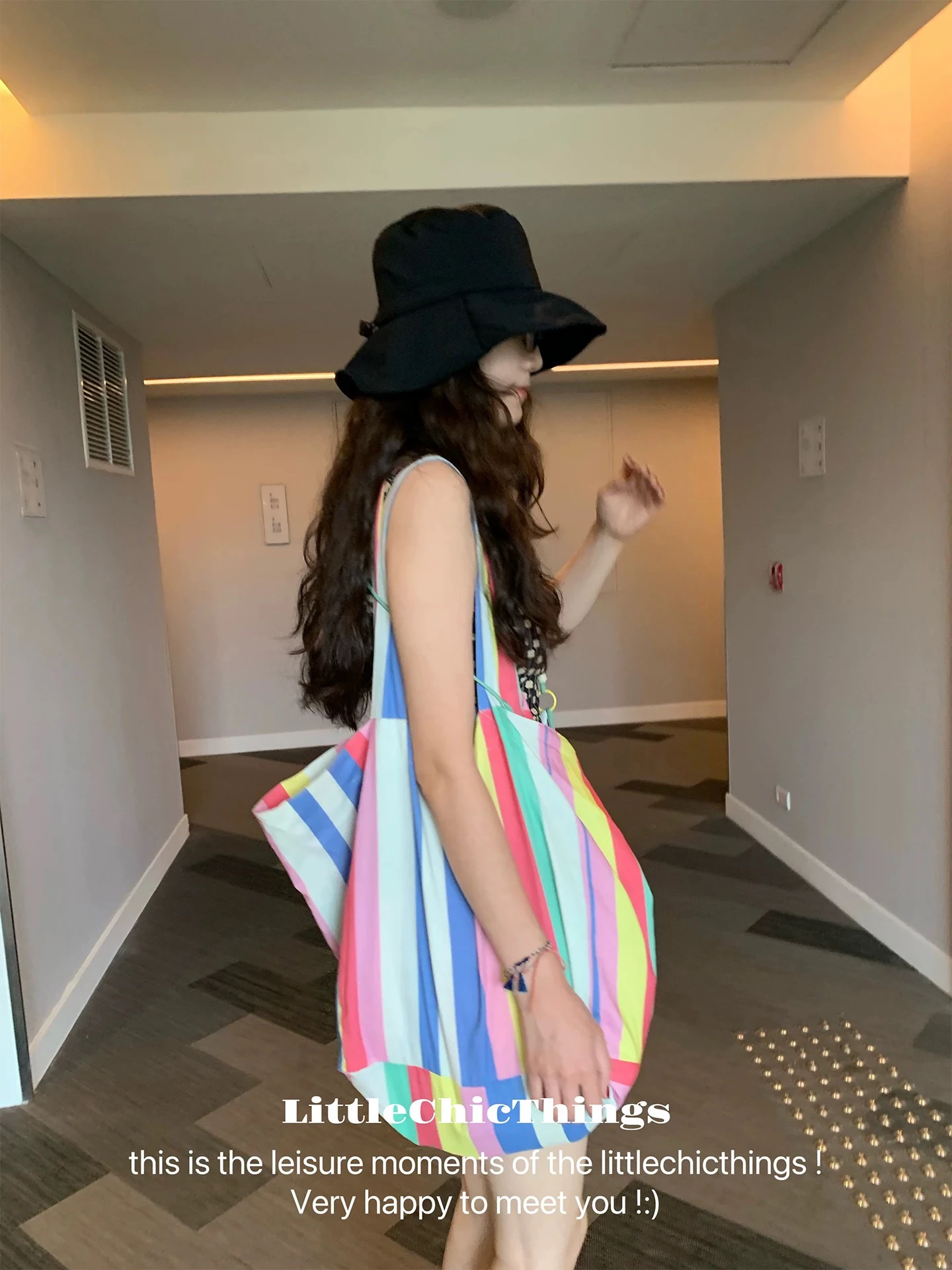 

Contrasting Color Rainbow Stripe Large Capacity Thin Shoulder Bag for Women