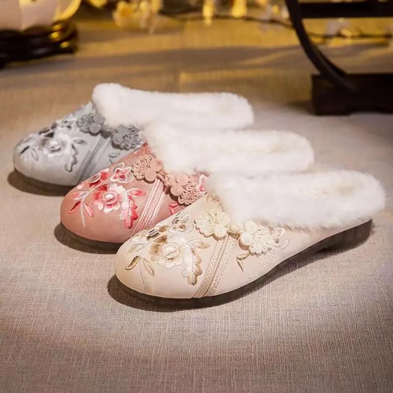 

Женские зимние хлопковые тапочки с вышивкой Baotou, этнический стиль, мягкая подошва, нескользящие плюшевые теплые домашние тапочки, пушистые тапочки на плоской подошве