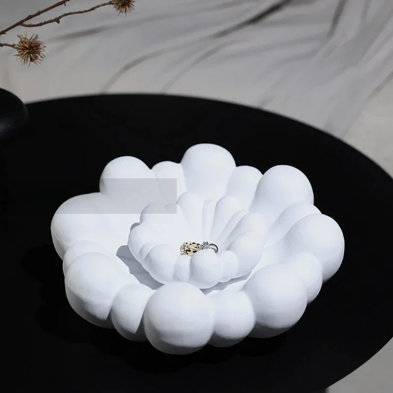 Modern Luxury Decorative Ornaments Home Cloud-shaped Resin Fruit Bowl Model Room Hotel Simple Personality Cream Wind Tray