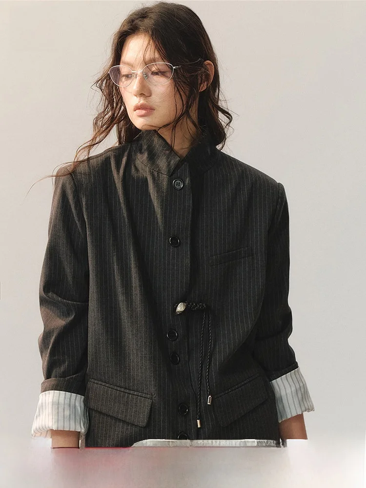 

Повседневный женский костюм с полосатым узором, асимметричный пиджак, приталенный крой, полиэстер, AnnoMundi 2026, новая весенняя коллекция