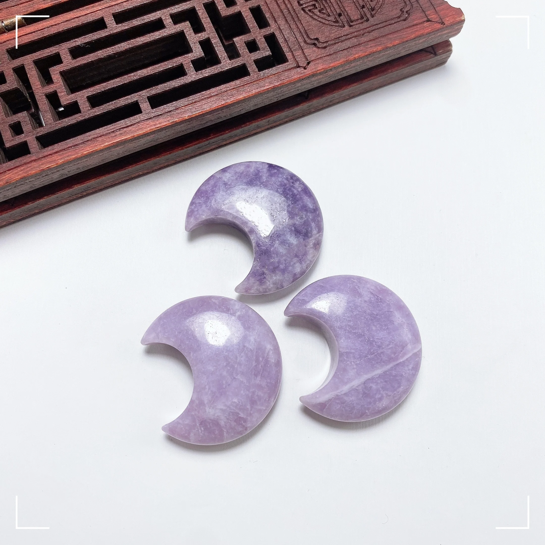30mm Crystal Carved Moon Gemstones Natural Quartz Stone Mineral Crystal Quartz Chakra Crystal Healing Home Decor Aquarium Gift
