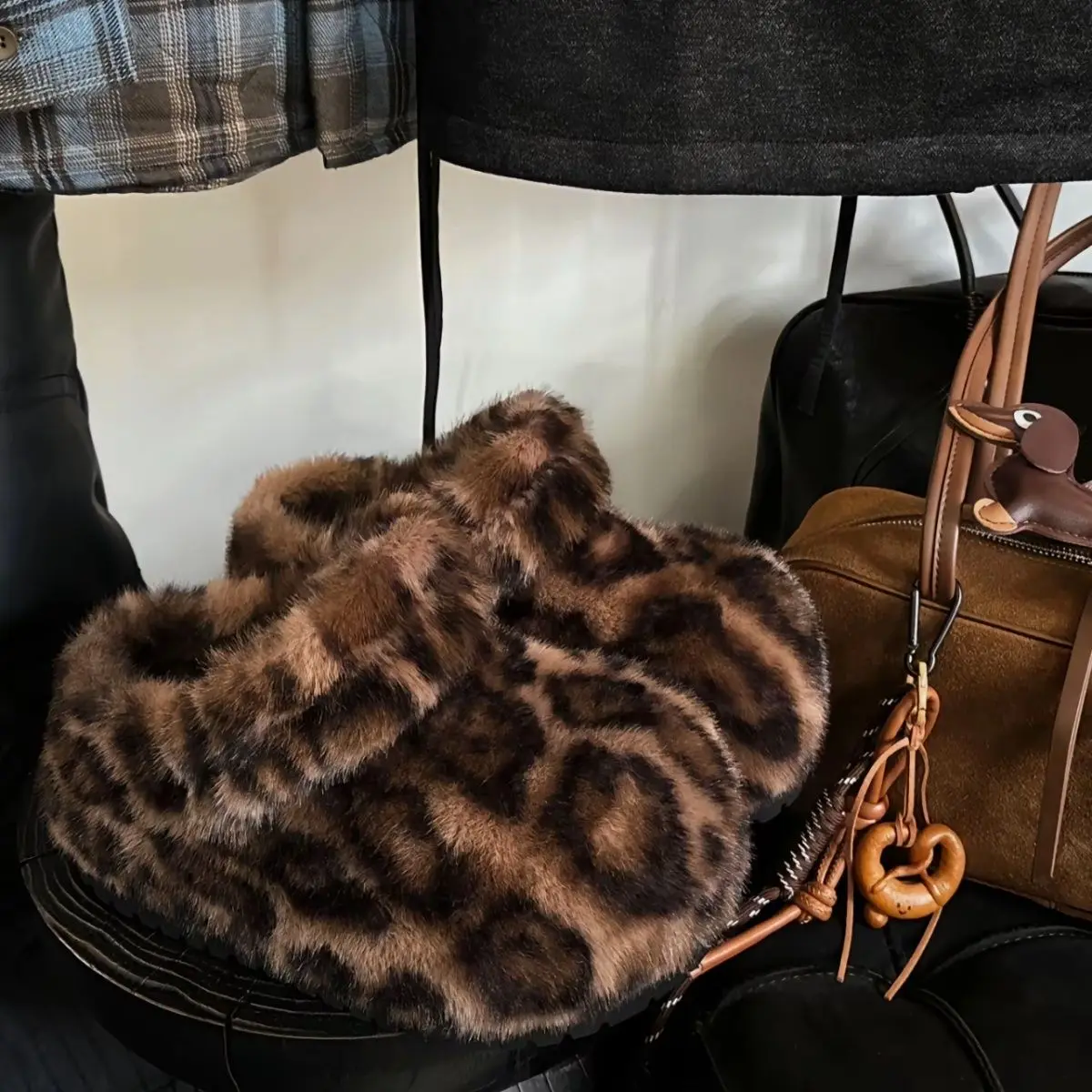 

Leopard Print Fluffy Women's Slippers Fashion Big Head Fuzzy House Slippers for Women Indoor and Outdoor Comfortable Winter Shoe