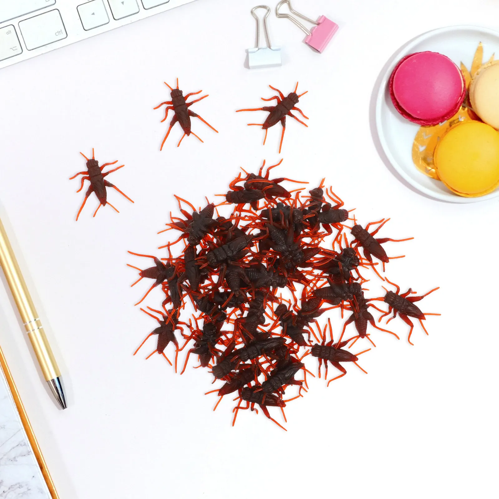 

50Pcs Artificial Cricket Prank Props Lifelike Simulation Insect Props for Kids Pranks April Fools Day Party Prank Prop Set
