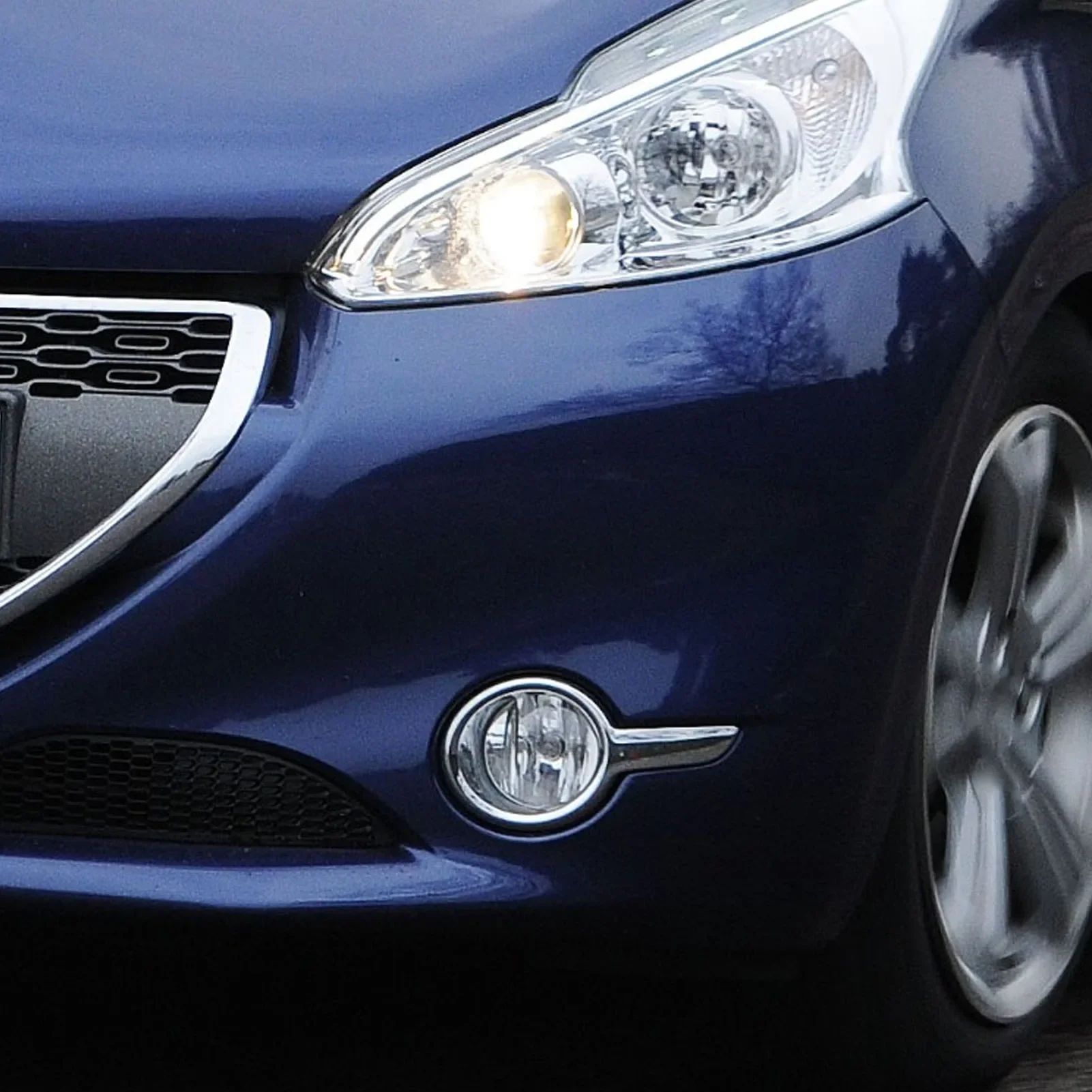 Front Bumper Fog Light Bezel Cover Fog Lamp Trim High Strength Chrome Plated ABS 1608111480 1608110880 for Peugeot 208 2012-2018