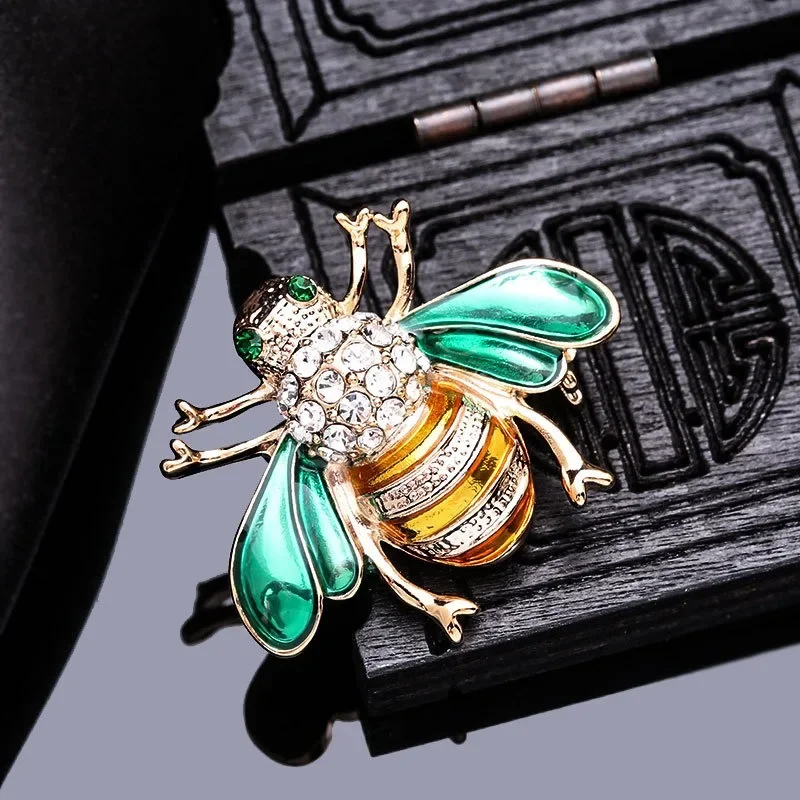 Exquisite Cute Bee Broochs for Women Luxury Black Enamel Crystal Zircon Anime Pins for Backpacks Jewelry Accessories Friend Gift