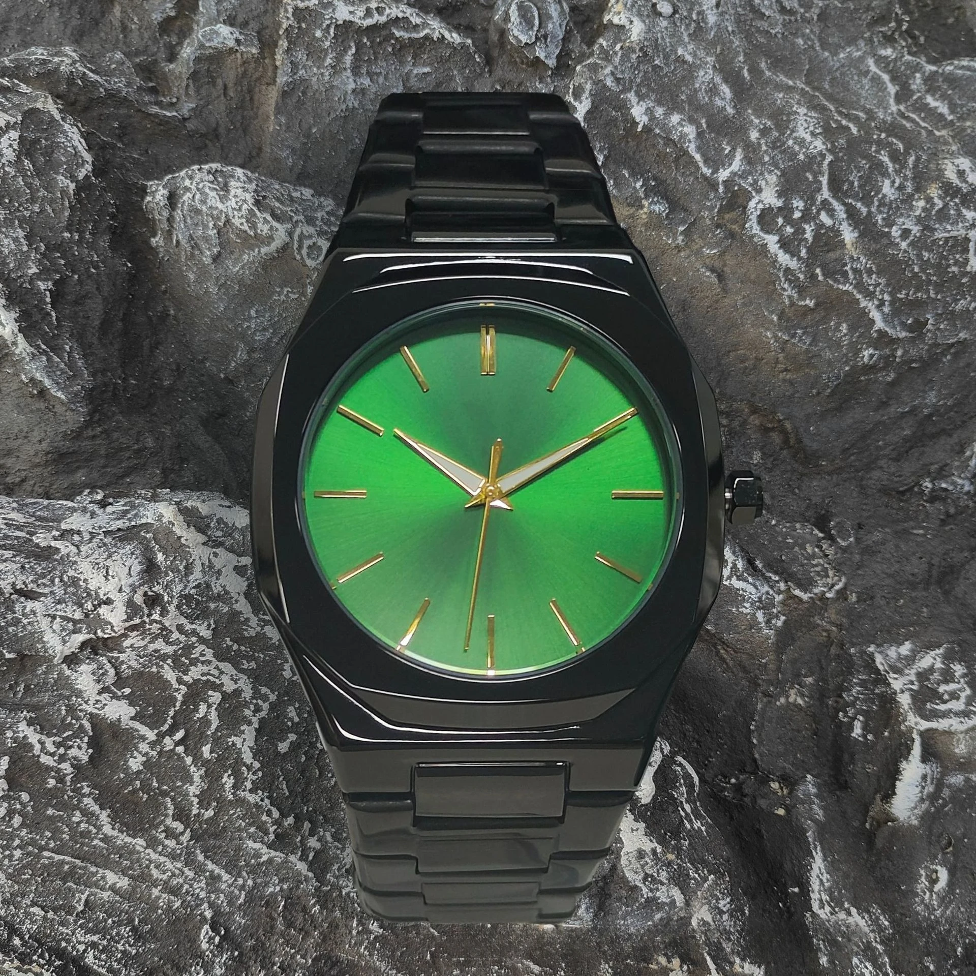 Solid Color Simple Design Unique Quartz Watch Men Dpecial Black Green High Quality Creative Personalize Classic Steel Men Clock