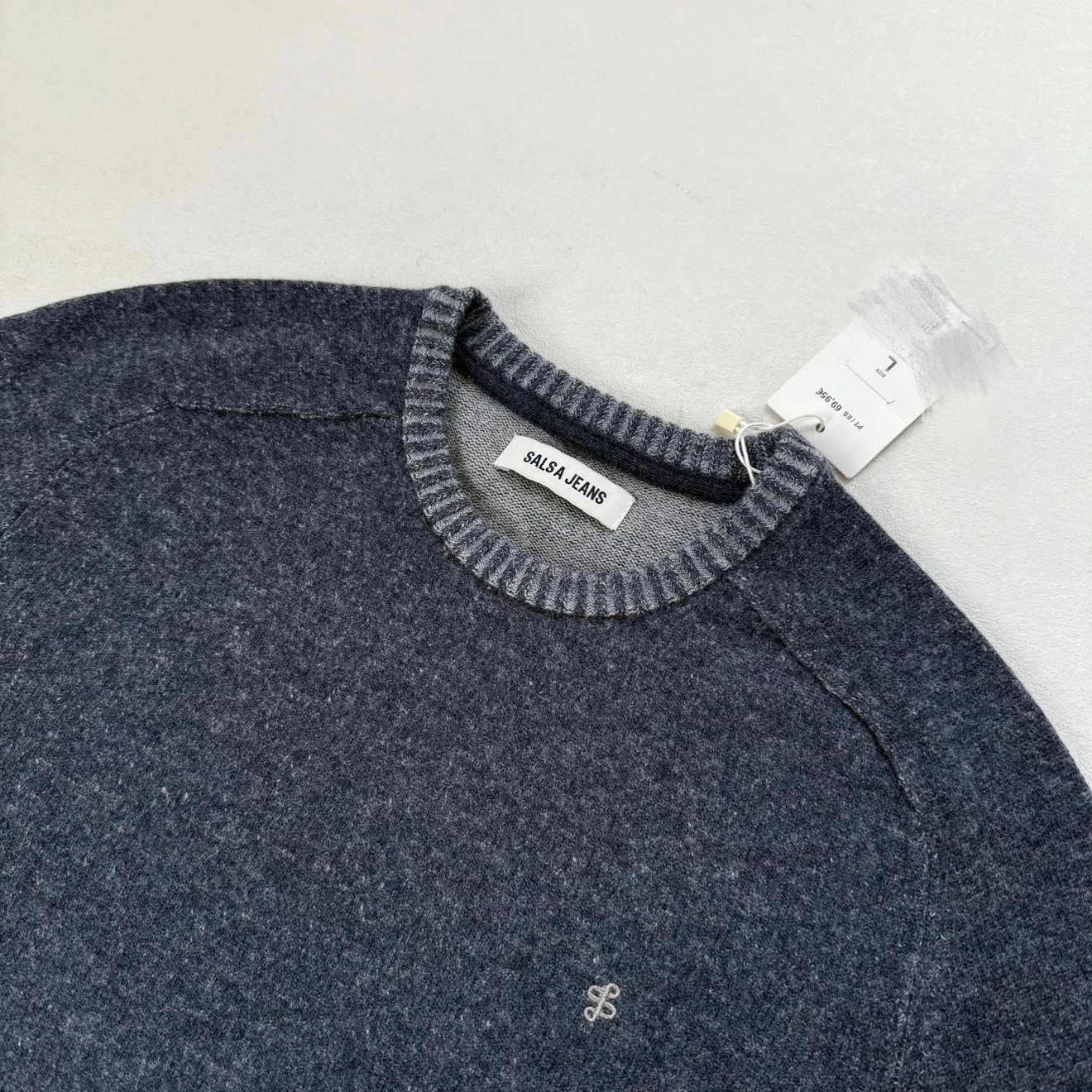 سالسا جينز سترة محبوكة مطرزة من مزيج الصوف برقبة دائرية