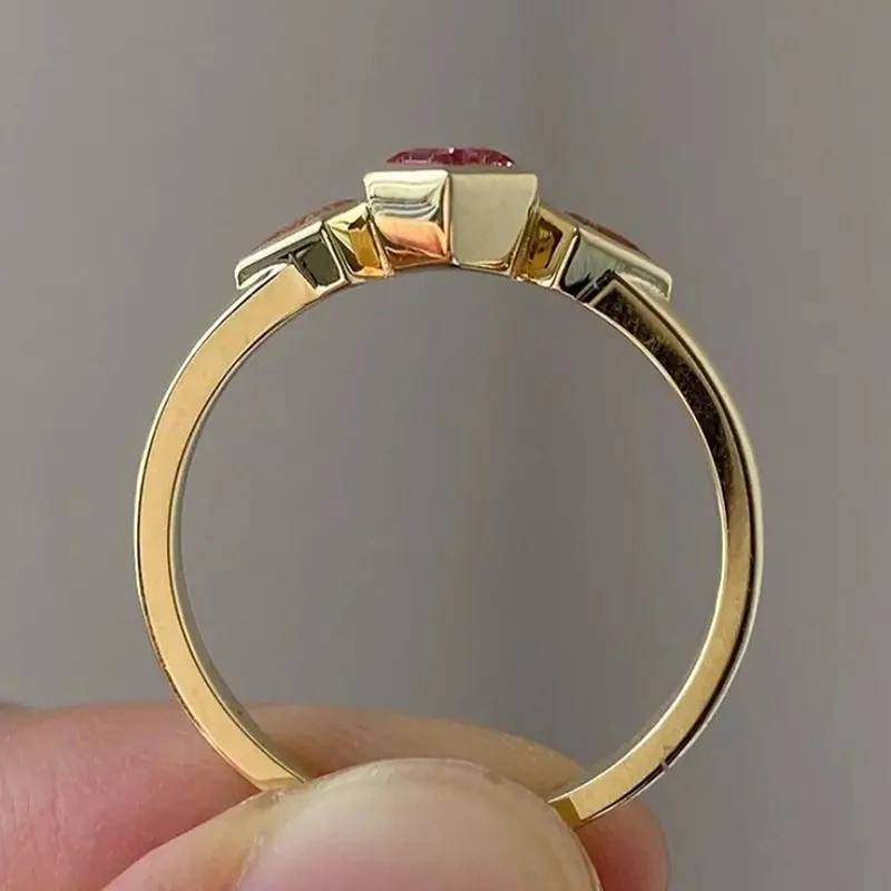Huitan Modische zierliche Ringe mit lila Zirkonia, edler, stilvoller Verlobungsschmuck für Frauen, schicke, schillernde Accessoires, heiß begehrt – Detail 4