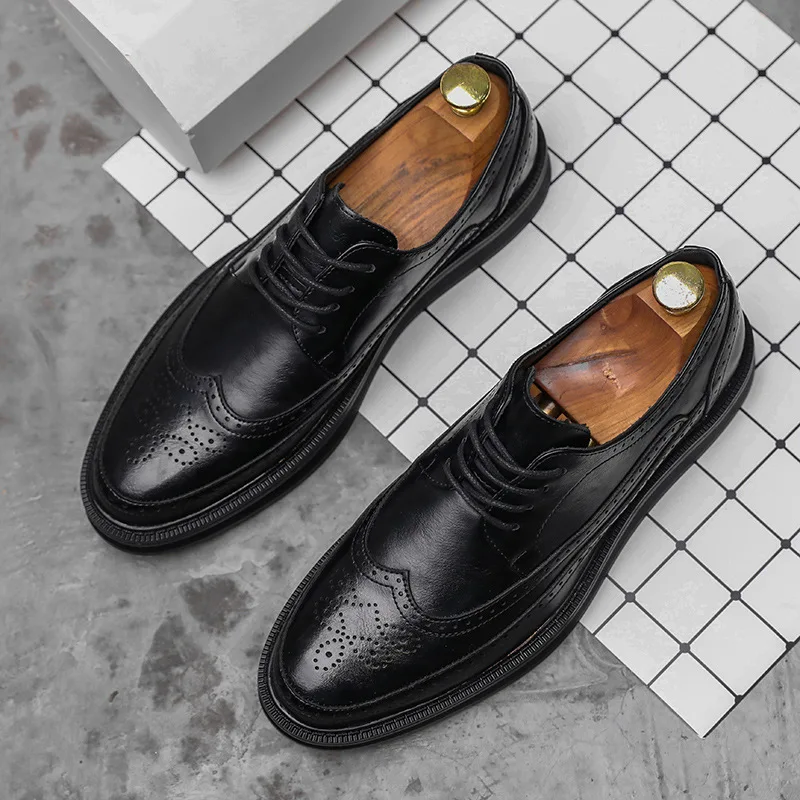 

Fashion Derby Leather Men Shoes White Brogue Lace Up Solid Simple Dress Business Casual Party Wedding Flat Shoes For Man