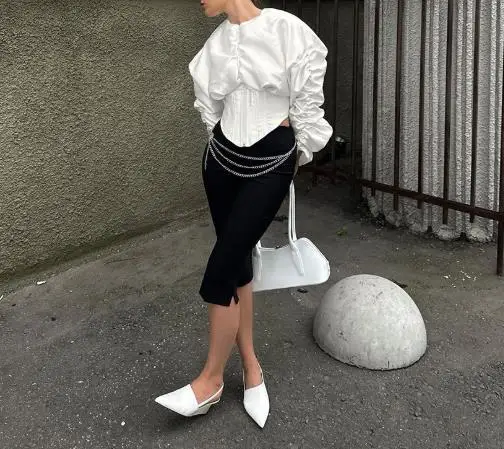 بلوزة حريمي 2025 ربيع جديد بلون الخصر مطوية رقبة مستديرة وأكمام طويلة غير متماثلة هيم تنوعا قميص سستة غير رسمي