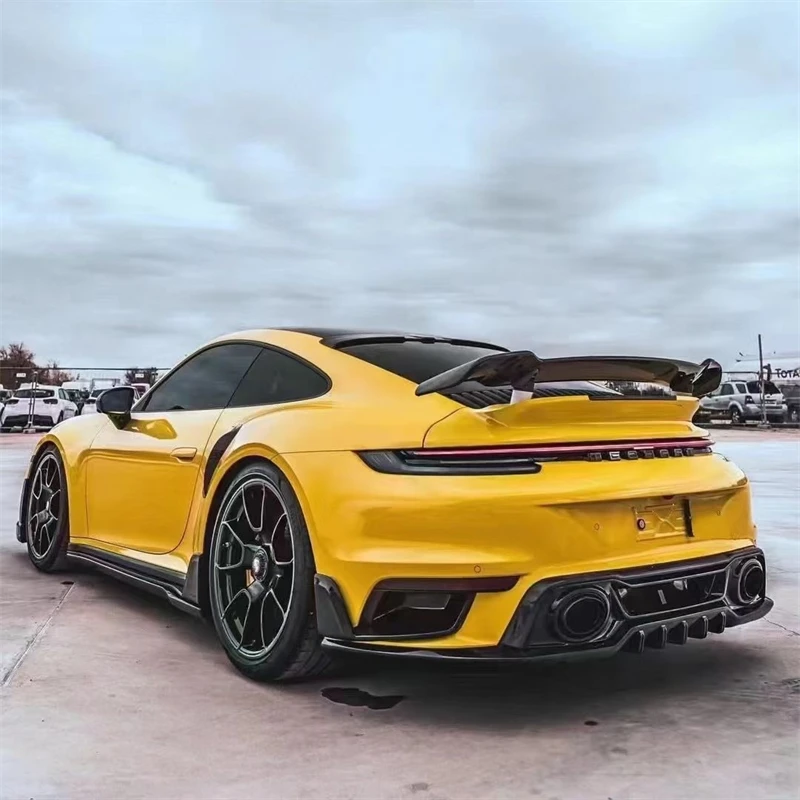 

Новый дизайн комплекта кузова представляет собой задний диффузор из сухого углеродного волокна, подходящий для Porsche 911 992 Turbo S 2-дверный 2019-2020 гг.