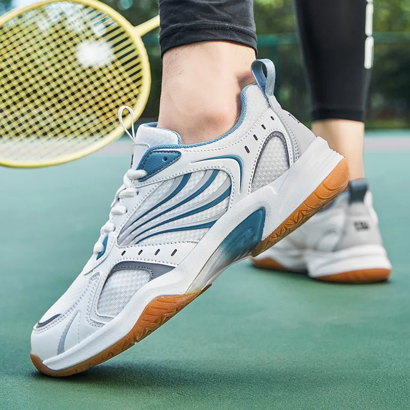 Sneaker bulu tangkis profesional pria, sepatu olahraga Badminton ringan uniseks, sepatu tenis luar ruangan bersirkulasi